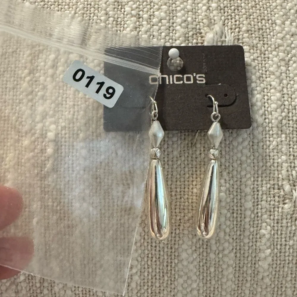 0119-Chico's Silver Drop Earrings‎